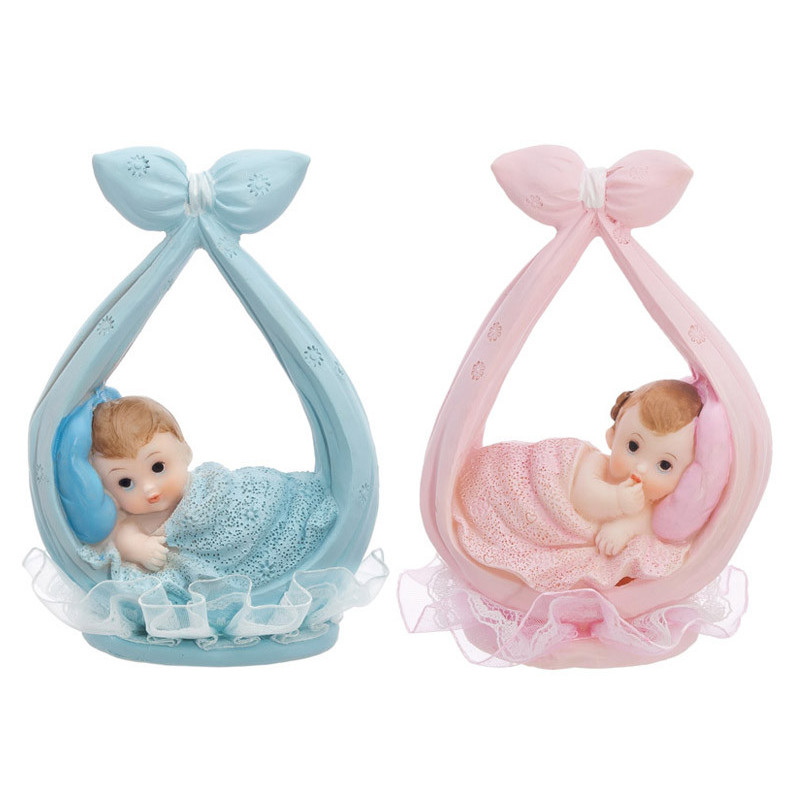 1 stk. charmerende pigefigur med pink halstørklæ, højde 11 cm, håndmalet og detaljeret design