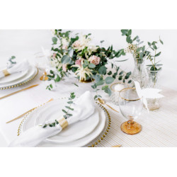 1 stk. Hvid organza med guld brokade print, mål: 0.48 x 9 meter, elegant og holdbart design