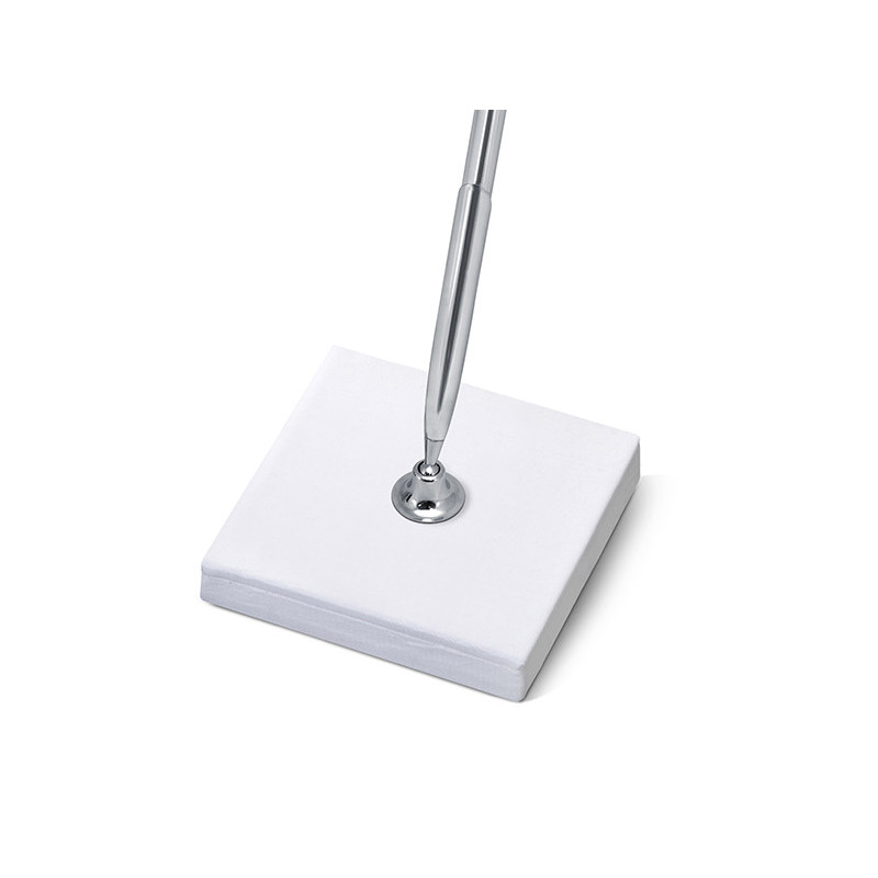 Perlemors hvid penholder med sølvpen, elegant og praktisk, 8x8x16.5 cm