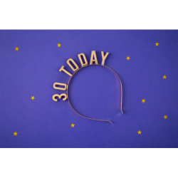 1 stk. Guld farvet metal hovedbånd med indskriften '30 Today' til 30-års fødselsdag