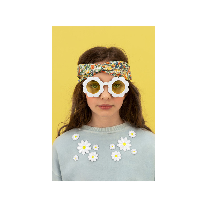 Daisy solbriller hvid med gule linser – UV-beskyttelse, 13 cm rammebredde, letvægt design
