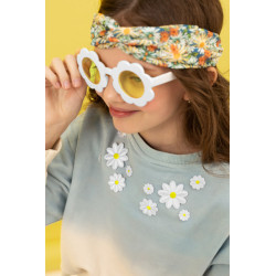 Daisy solbriller hvid med gule linser – UV-beskyttelse, 13 cm rammebredde, letvægt design