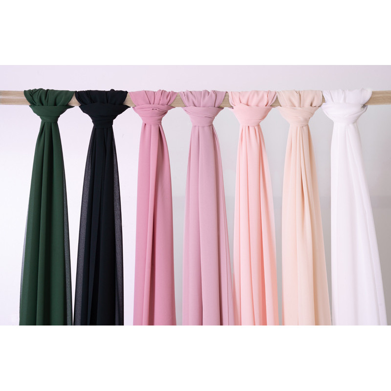 5 meter Chiffonløber i Mørk pink, bredde 48 cm, elegant og stilfuld til enhver borddækning