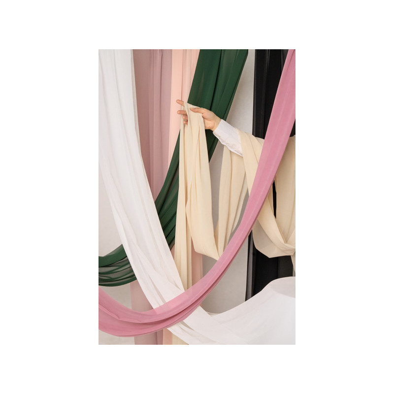5 meter Chiffonløber i Flaskegrøn farve, bredde 48 cm, elegant og stilfuld til enhver borddækning