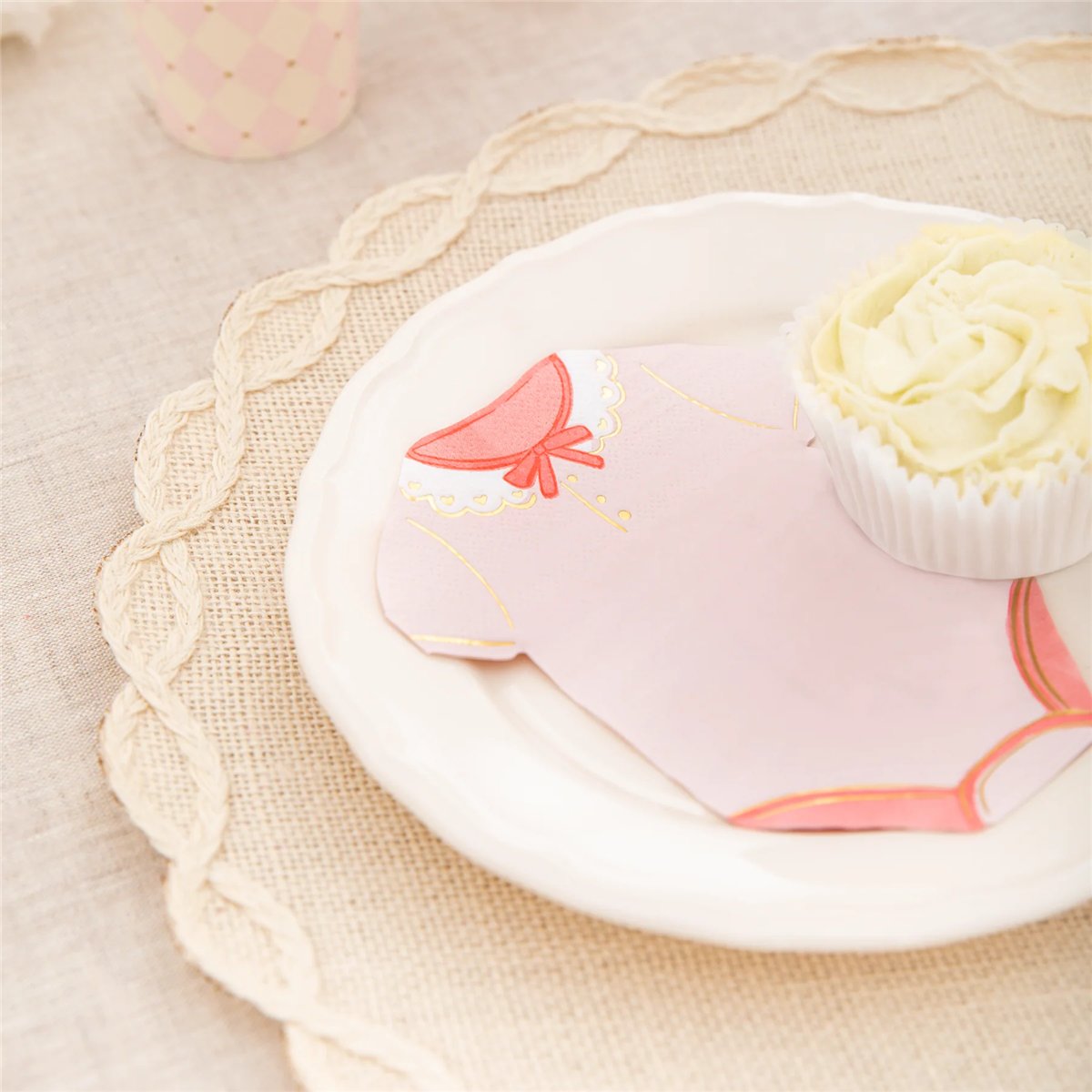 10 stk. Frokostservietter Wymiary: 13 cm x 16,5 cm, po rozłożeniu 26 cm x 33 cm 10 stk. Frokostservietter Wymiary: 13 cm x 16,5 cm, po rozłożeniu 26 cm x 33 cm