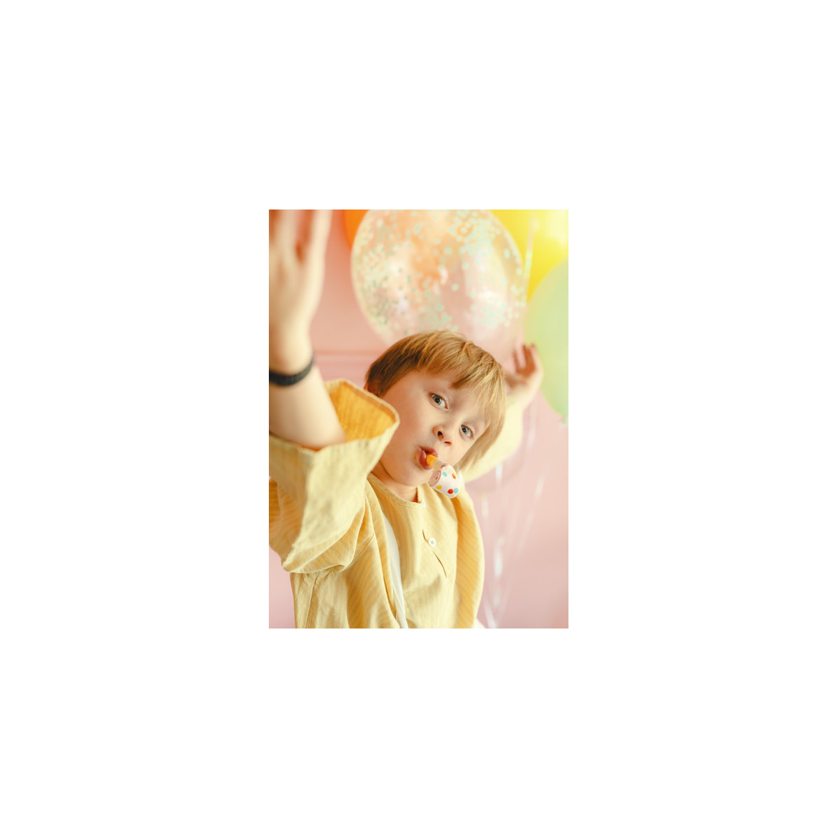 Paper whistles Confetti, mix (1 pkt / 6 pc.) Paper whistles Confetti, mix (1 pkt / 6 pc.)