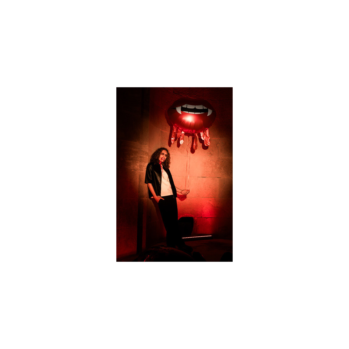 Foil balloon Bleeding lips, 92x60 cm, red
