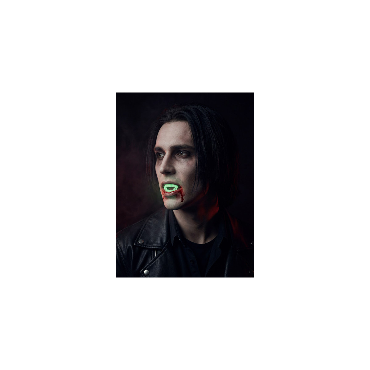 Glow-in-the-dark vampire teeth Glow-in-the-dark vampire teeth