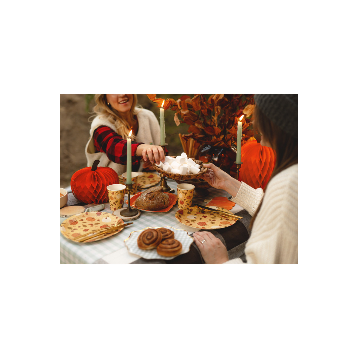 Paper plates Pumpkins and acorns, 23 cm, orange (1 pkt / 6 pc.) Paper plates Pumpkins and acorns, 23 cm, orange (1 pkt / 6 pc.)