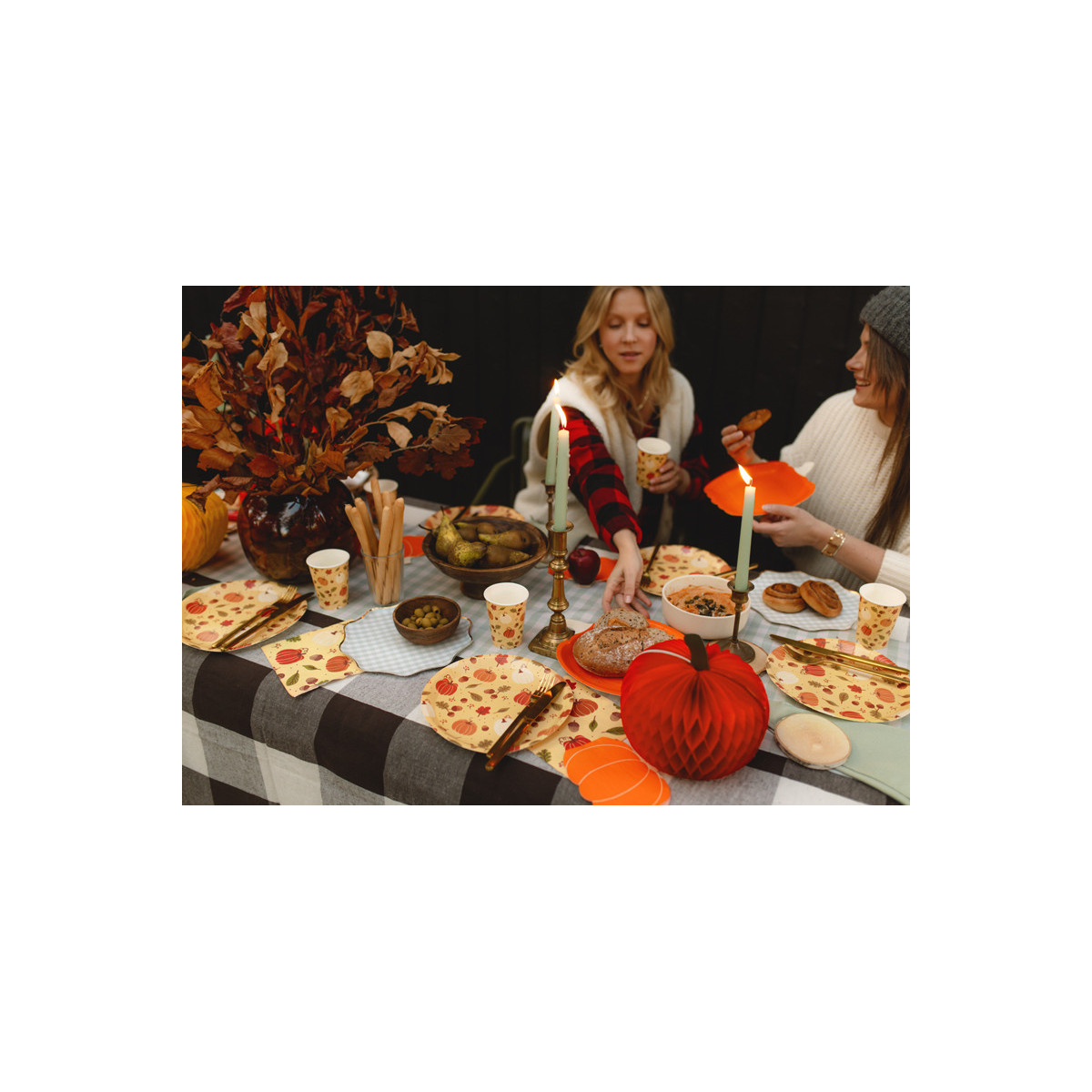 Paper plates Pumpkins and acorns, 23 cm, orange (1 pkt / 6 pc.) Paper plates Pumpkins and acorns, 23 cm, orange (1 pkt / 6 pc.)
