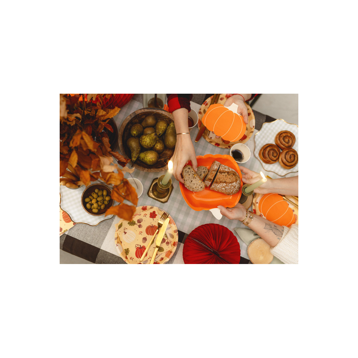 Paper plates Pumpkin, 23.5x24 cm, orange (1 pkt / 6 pc.) Paper plates Pumpkin, 23.5x24 cm, orange (1 pkt / 6 pc.)