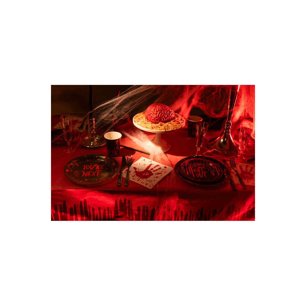 Paper plates Get out, 18 cm, black-red (1 pkt / 6 pc.) Paper plates Get out, 18 cm, black-red (1 pkt / 6 pc.)