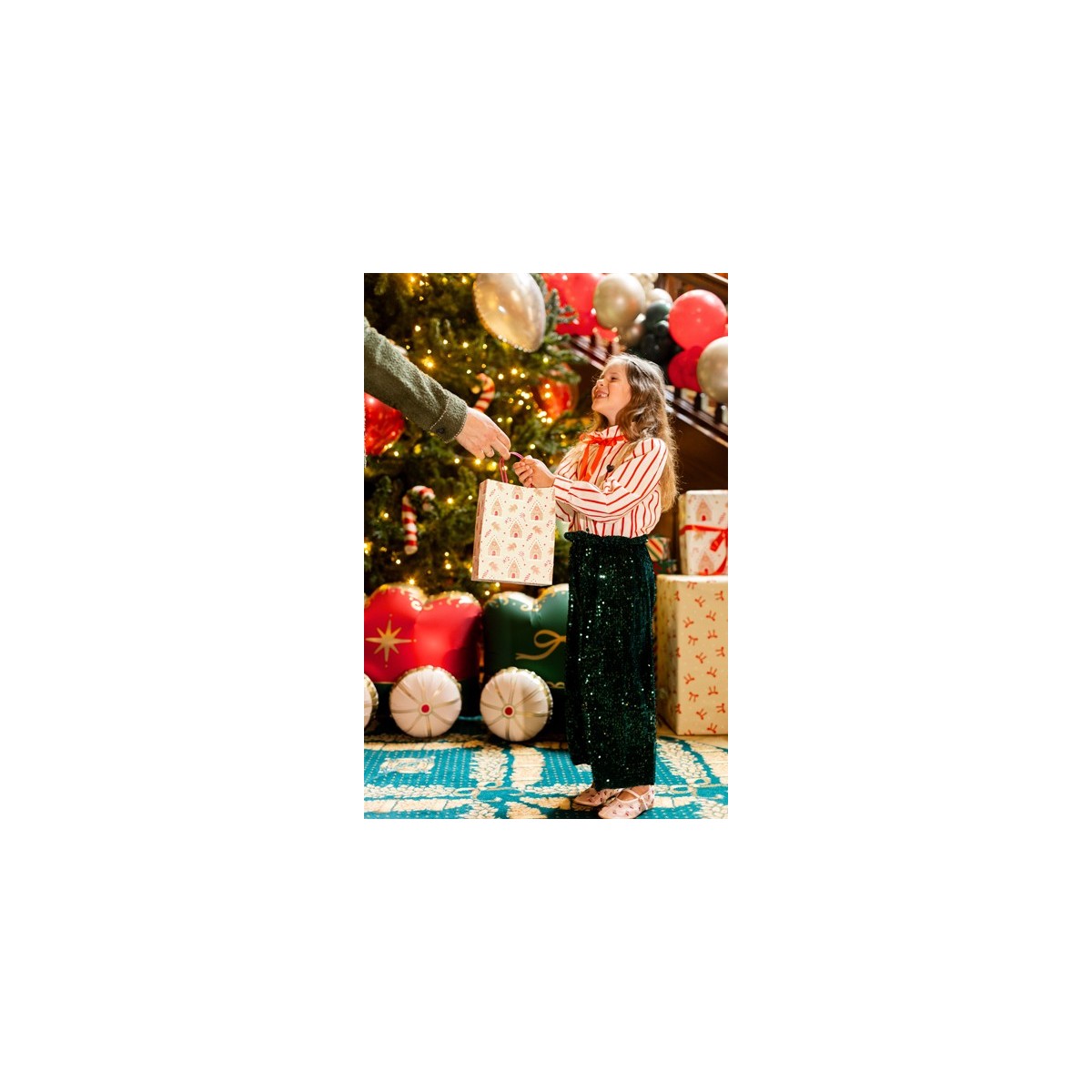 Gift bags Sweets and gingerbread, 26x32.5x12 cm, beige and light blue (1 pkt / 6 pc.) Gift bags Sweets and gingerbread, 26x32.5x12 cm, beige and light blue (1 pkt / 6 pc.)