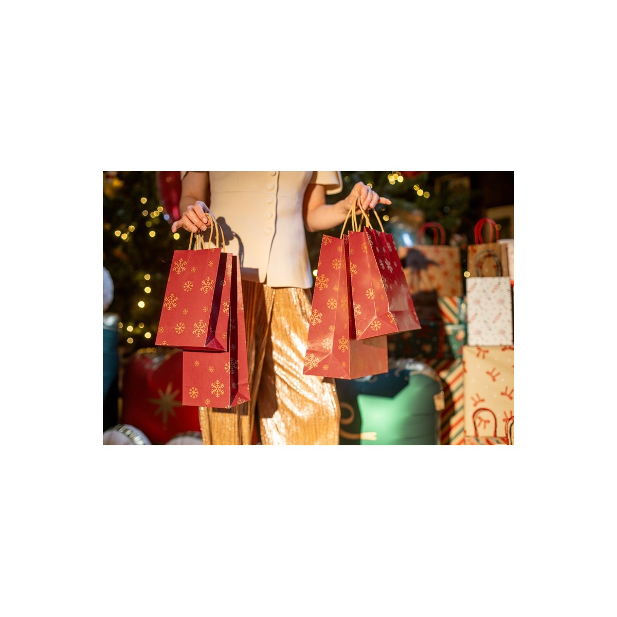 Gift bags Snowflakes and bells, 13x21x8 cm, red and green (1 pkt / 6 pc.) Gift bags Snowflakes and bells, 13x21x8 cm, red and green (1 pkt / 6 pc.)