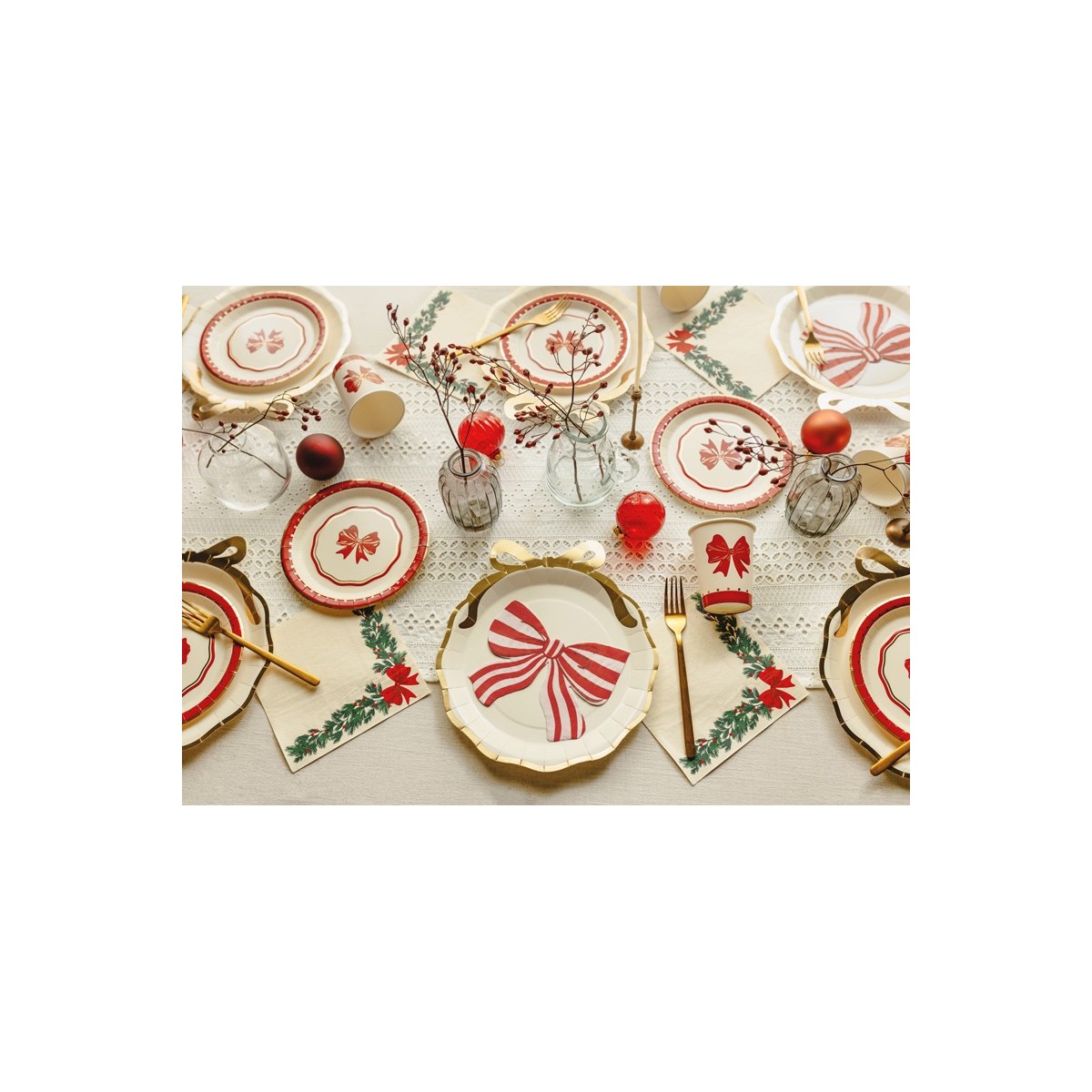 Plates with a bow, 24x26.8 cm, beige-gold (1 pkt / 6 pc.) Plates with a bow, 24x26.8 cm, beige-gold (1 pkt / 6 pc.)