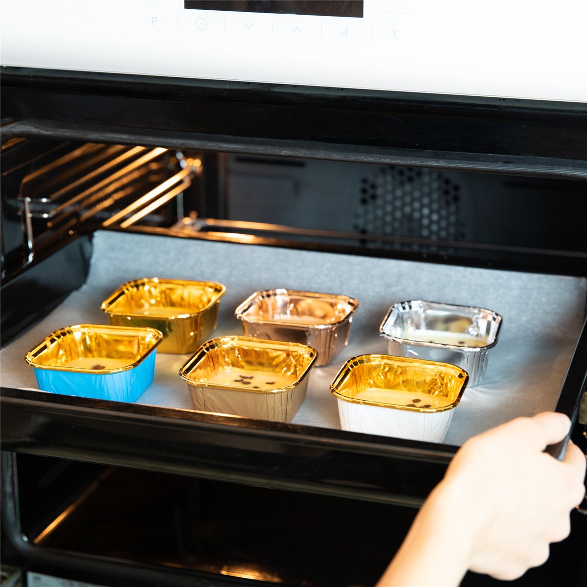 10 stk. Kvadratiske Bageforme Bl&aring; og Guld 8,5 cm &ndash; Aluminium